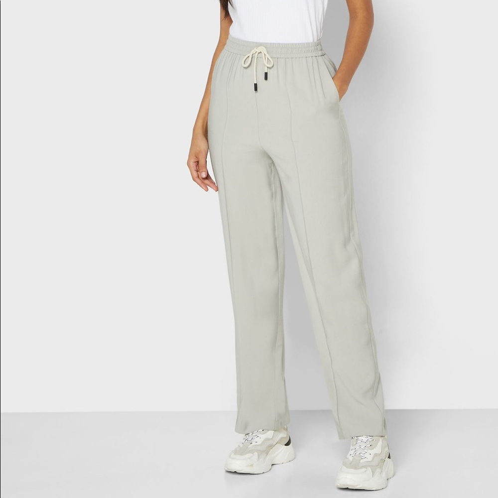TOPSHOP - Gray Wide Legged Drawstring Slacks - Picture 2 of 4